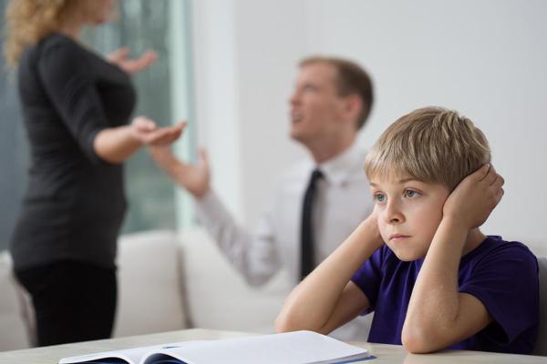 A munkahelyi stressz hatása a gyerekekre