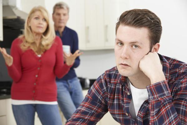 A válás utáni problémák akkor sűrűsödnek be igazán, ha a szüleidtől sem kaphatsz segítséget, hanem kioktatnak, vagy megpróbálnak újból rád telepedni.